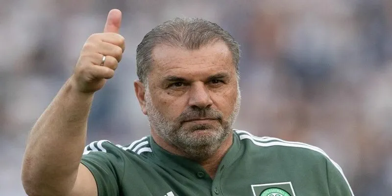 Cầu thủ thiên tài sút chân trái Ferenc Puskas với 746 bàn thắng